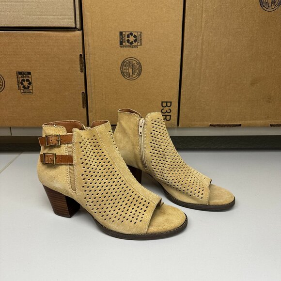 Vionic Chryssa Boots - cream - size 8.5 - Picture 1 of 6